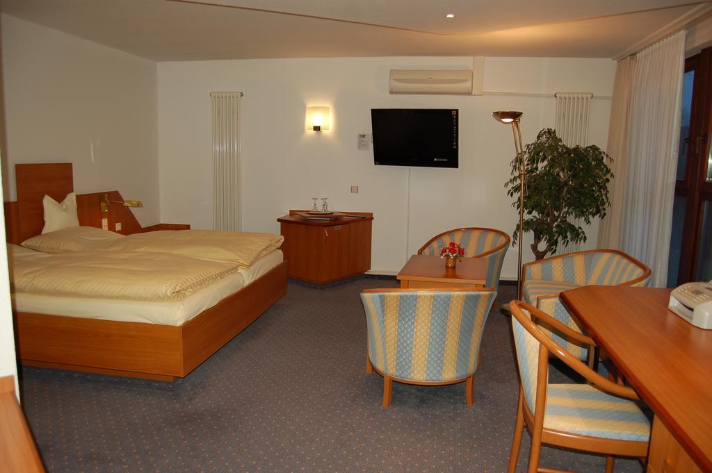 Goldlinde Parkhotel Bodenwerder Buitenkant foto