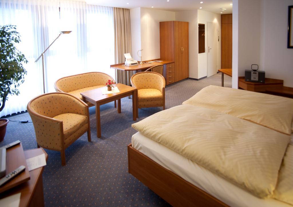 Goldlinde Parkhotel Bodenwerder Buitenkant foto