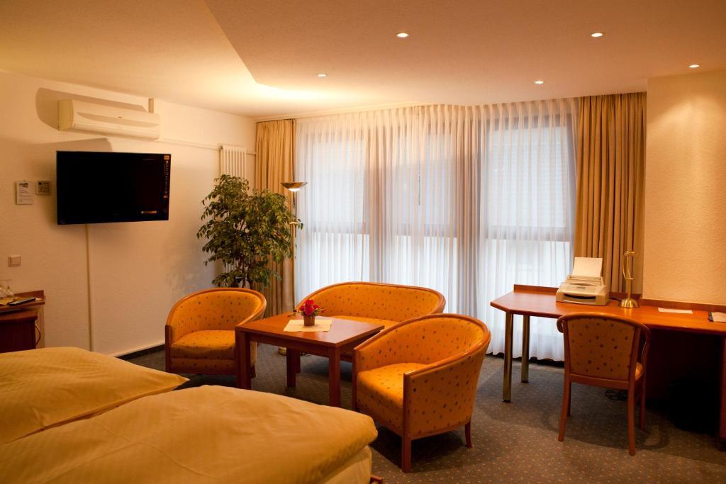 Goldlinde Parkhotel Bodenwerder Buitenkant foto