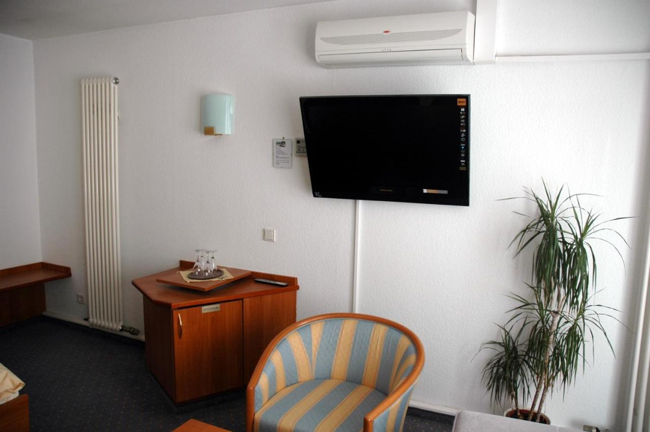 Goldlinde Parkhotel Bodenwerder Buitenkant foto